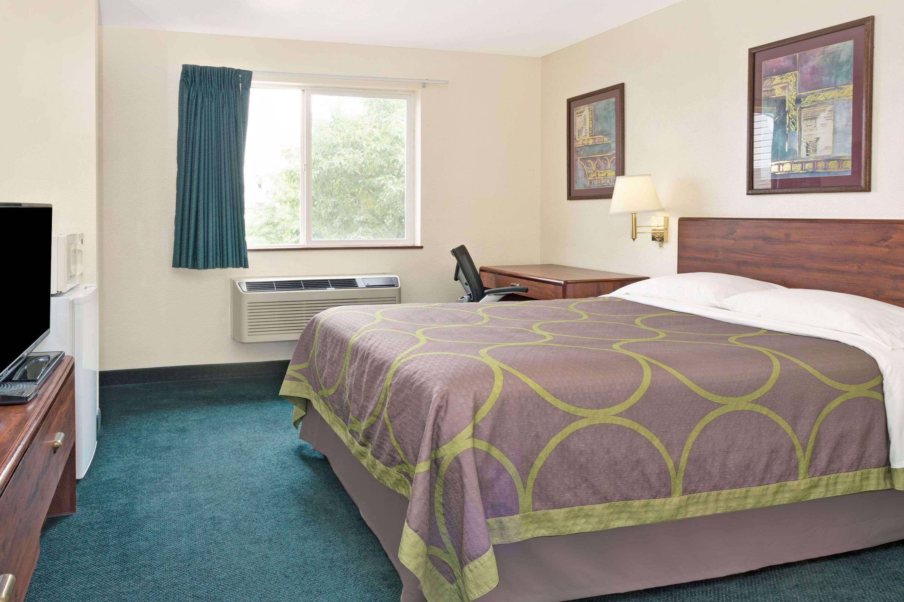 Super 8 By Wyndham Windsor Hotell Eksteriør bilde