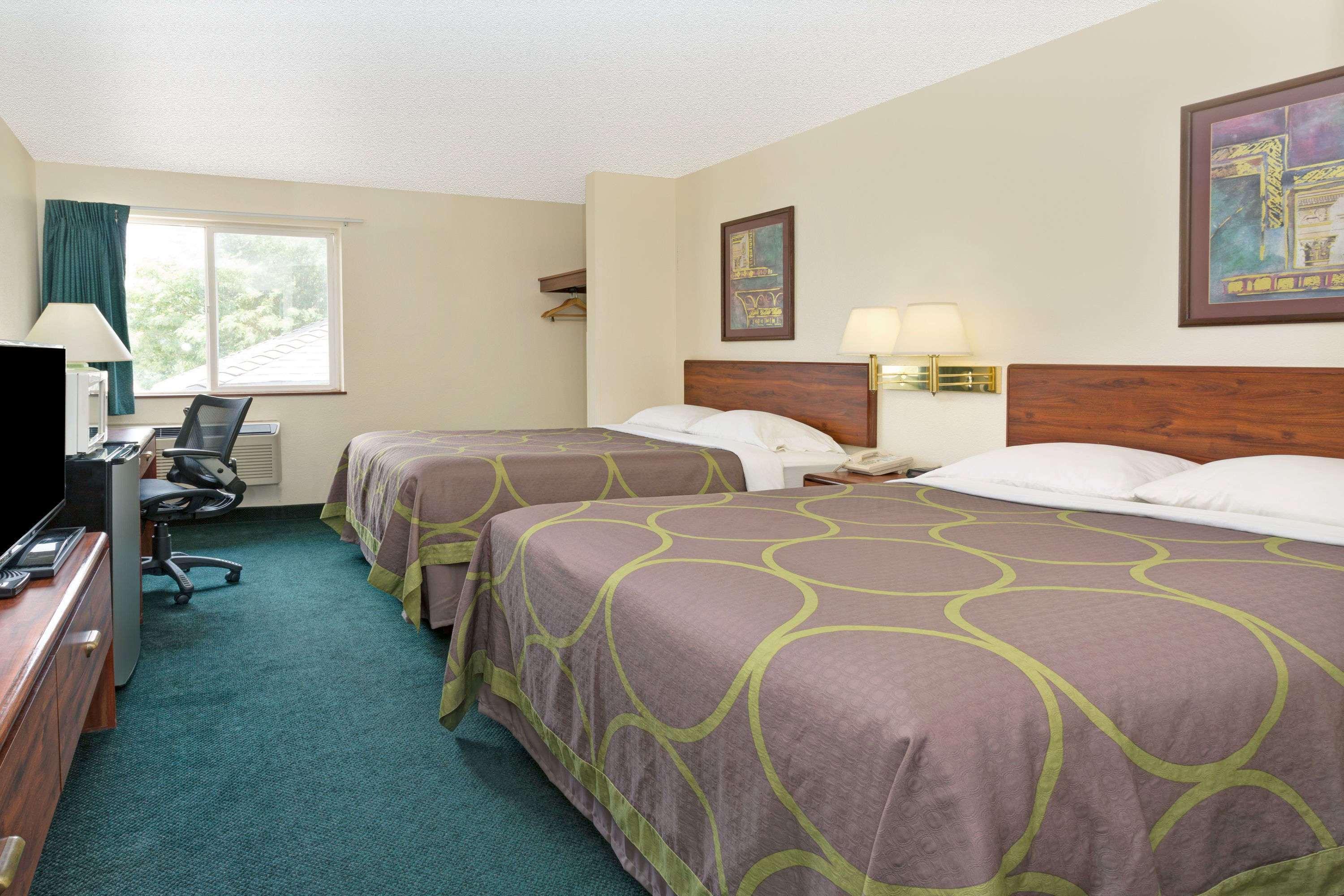 Super 8 By Wyndham Windsor Hotell Eksteriør bilde