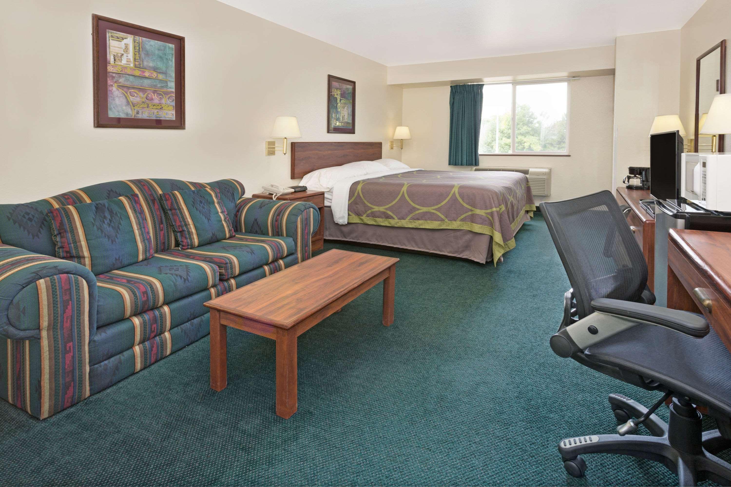 Super 8 By Wyndham Windsor Hotell Eksteriør bilde